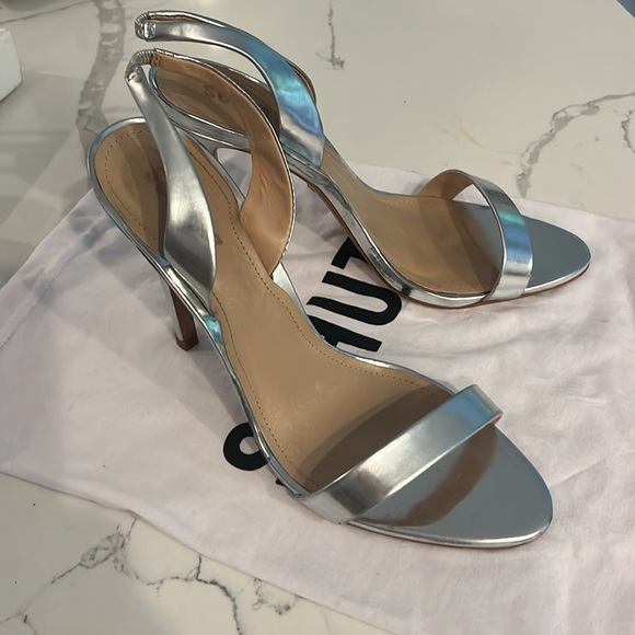 Schutz silver heels - Picture 3 of 10